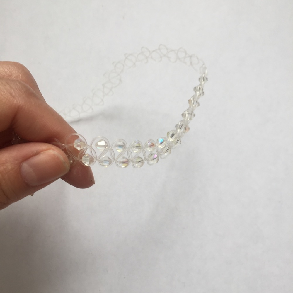 Stretch clear choker